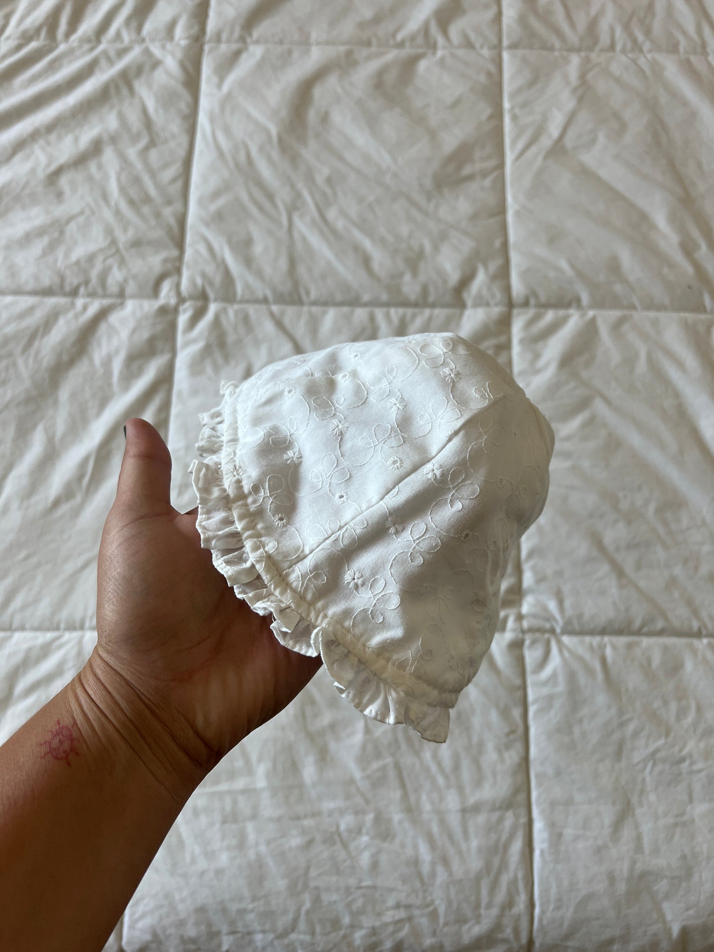 White Cherry Hat (Nb-12mo)