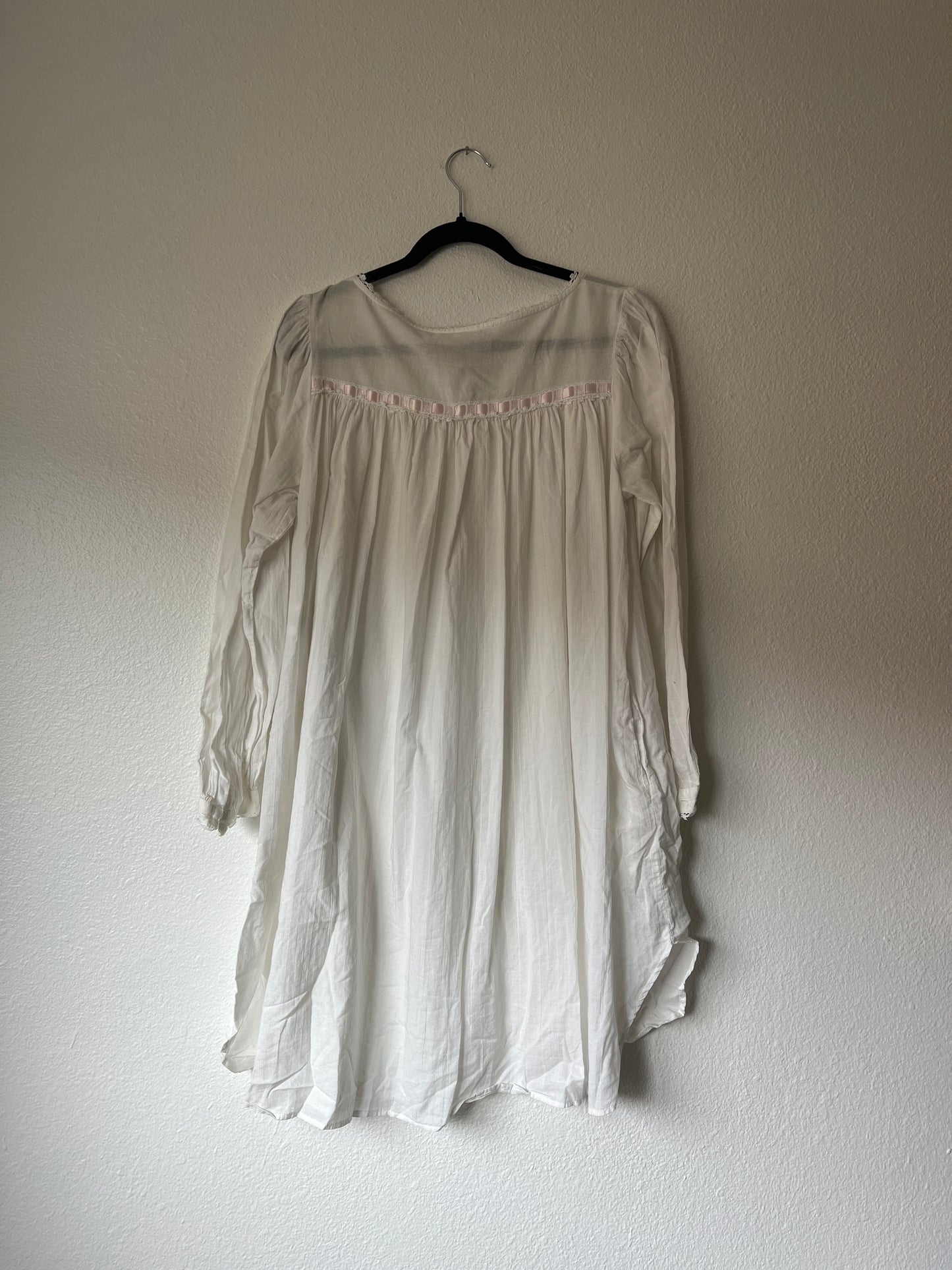 1992 White Long Sleeve Nightgown (m)