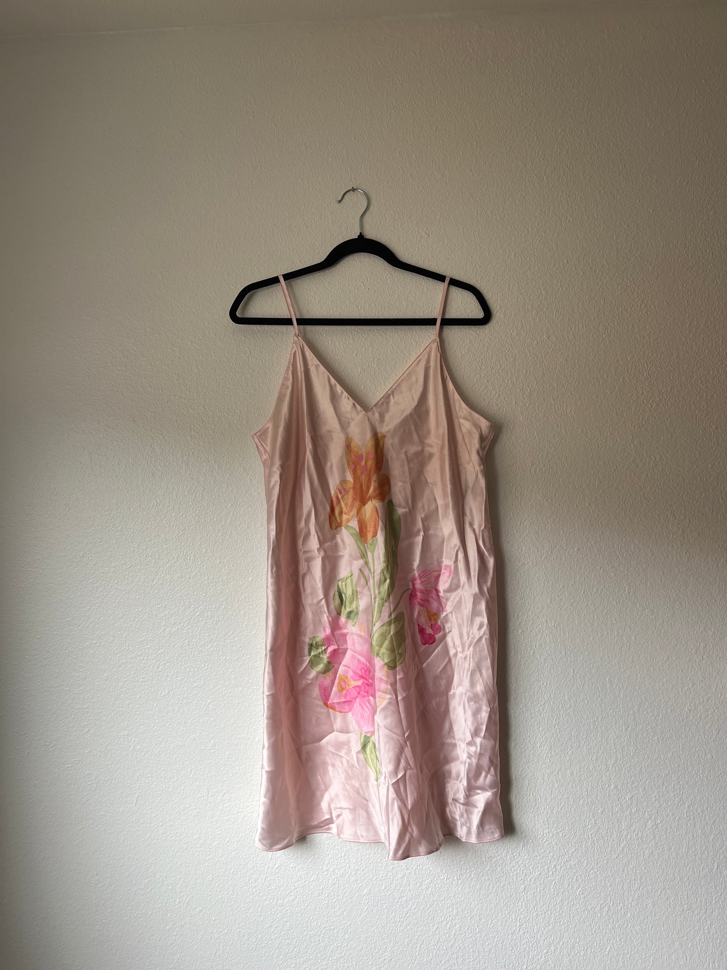 Pink Floral Graphic Slip (m/l)
